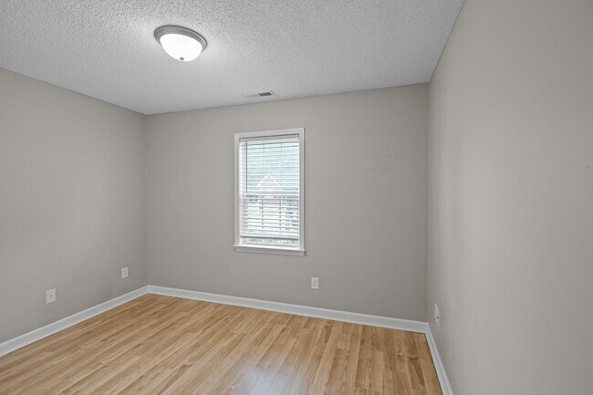 Building Photo - 202 Fairmount Way