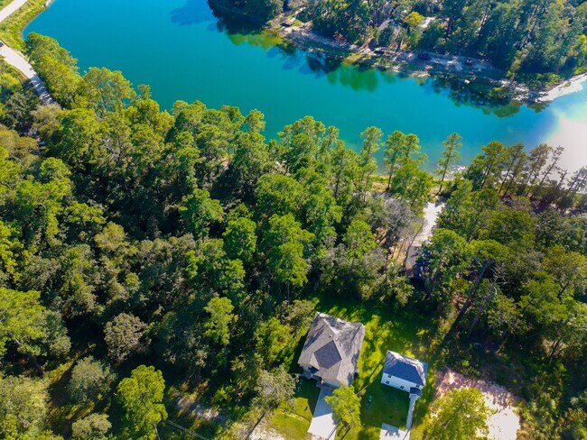 Building Photo - 15629 Holly Dr