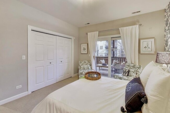 Building Photo - 1529 N Mohawk St