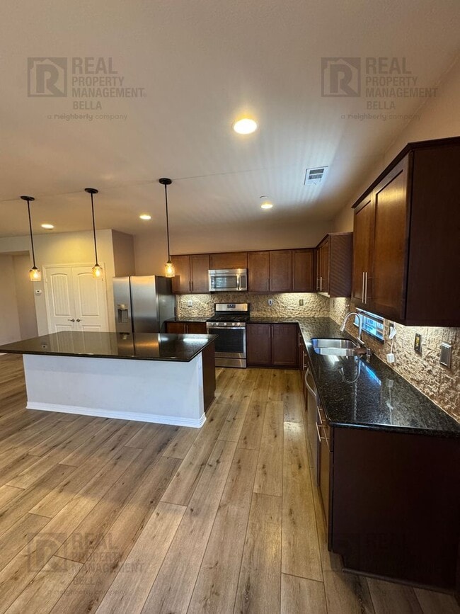 Building Photo - Modern Comfort Meets Resort Living – Gorgeous Single-Story in The Lakes Community