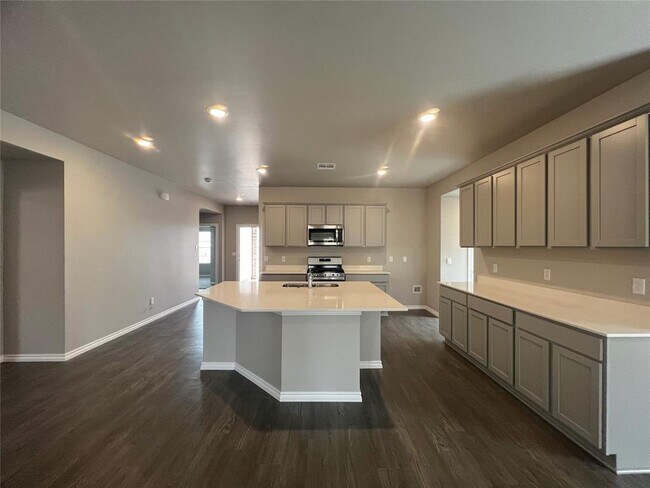 Building Photo - 2745 Dennis Dr