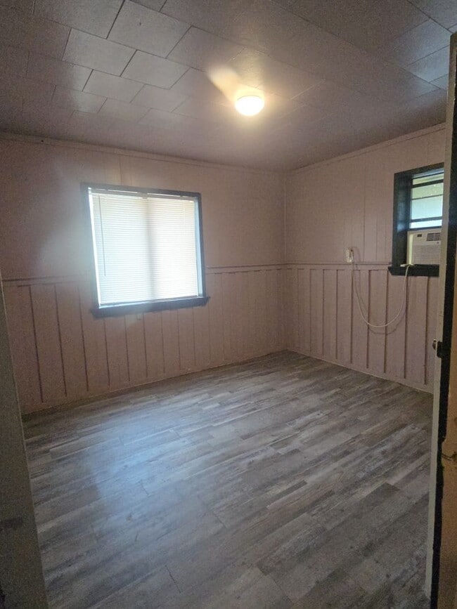 Building Photo - Two Bedroom Home for Rent!