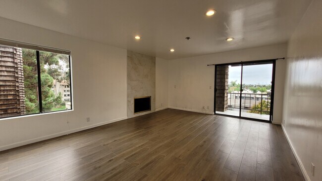 Building Photo - 5780 Friars Rd