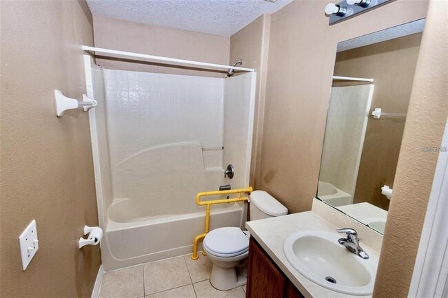 Building Photo - 818 Carrousel Ln