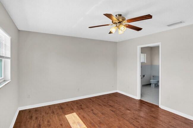 Building Photo - 208 Hopkins St