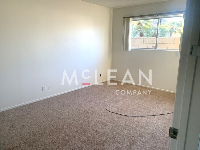 Building Photo - Three Bedroom Home in Beautiful Neighborhood