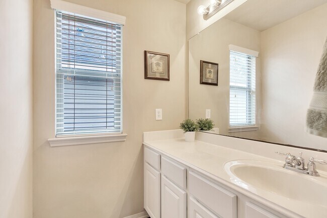 Building Photo - 10 W Lasting Spring Cir