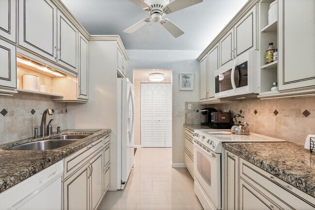 Building Photo - 5440 N Ocean Dr