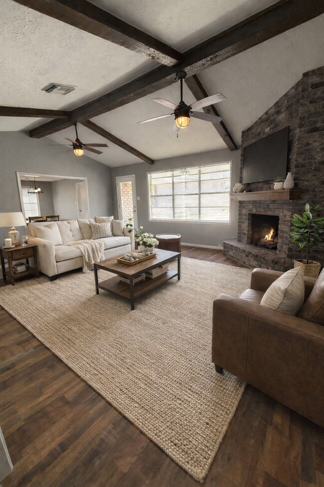 Building Photo - 703 Bayview Dr