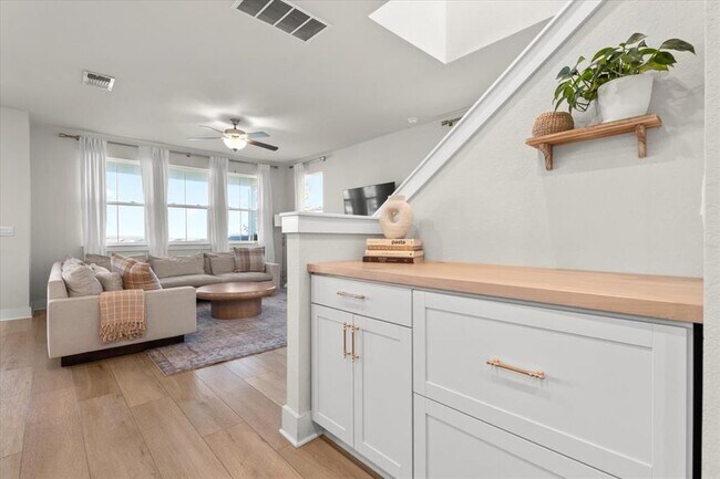 Building Photo - 7210 Travertine Spring Dr