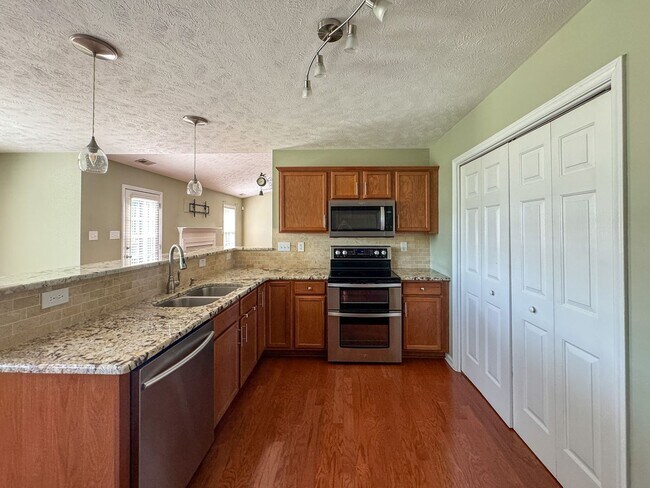 Building Photo - Beautiful 4 Bed 2 Bath Home in Fayetteville
