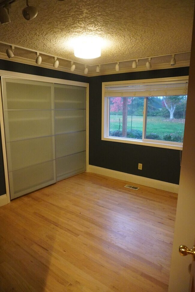 Building Photo - 24002 NE 120th Ct