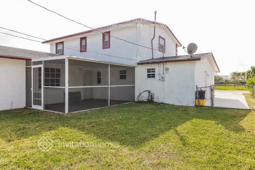 Building Photo - 5674 Parke Ave