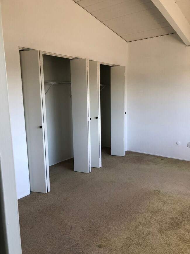Building Photo - Spacious Single Story 4 bed 2 bath home in Serra Mesa w/2 car garage