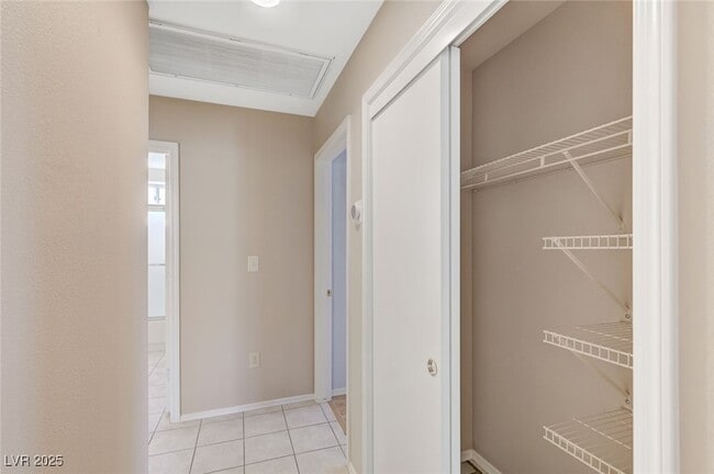 Building Photo - 9356 Villa Ridge Dr