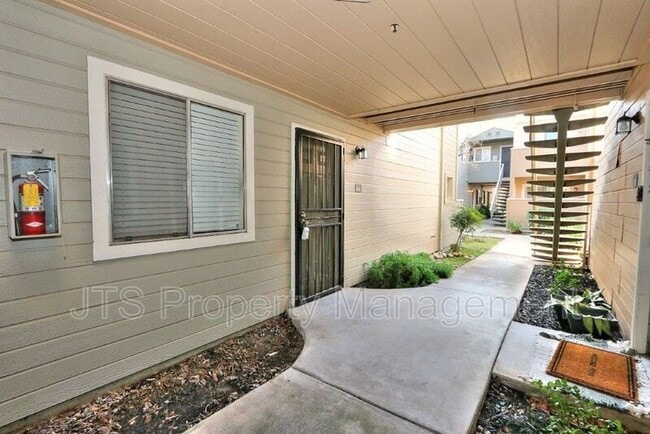 Building Photo - 1019 Dornajo Way