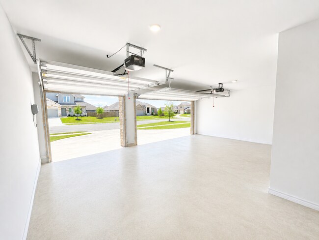 Building Photo - Available for Move-in June 10th!