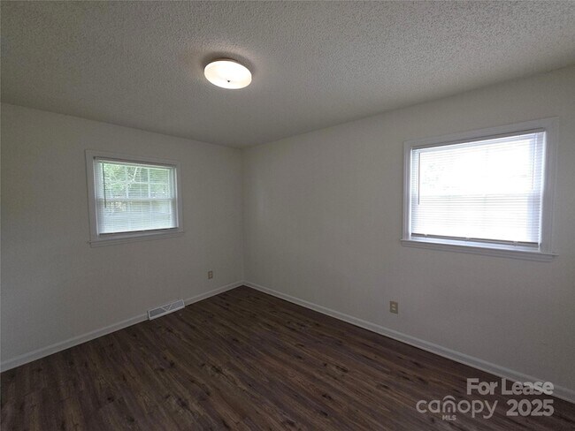 Building Photo - 6501 Barrington Dr
