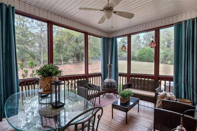 Building Photo - 415 Oxmoor Lake Dr