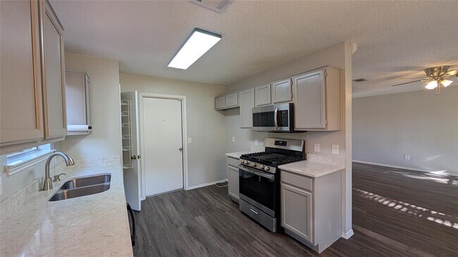 Building Photo - 12927 Marimba Trail