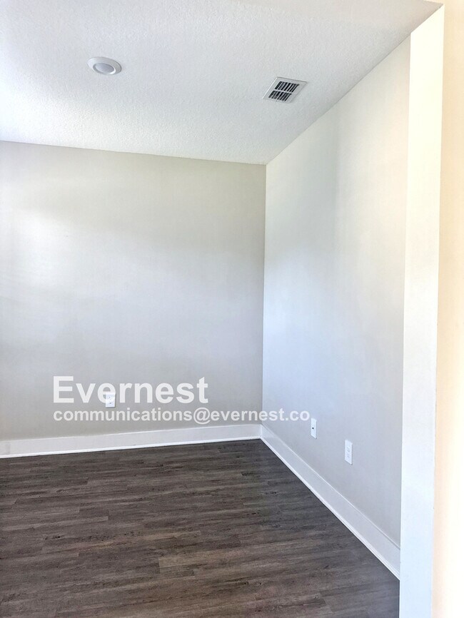 Building Photo - 4336 Las Almanos Ave