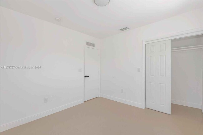 Building Photo - 1013 SW 7 ST Miami FL 33130