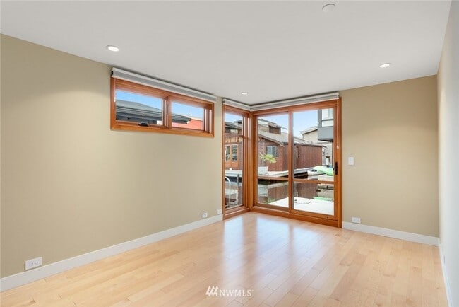 Building Photo - 3bd/2.5ba Seattle Houseboat