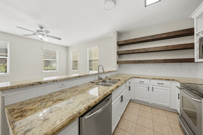 Building Photo - 1929 Kemah Village Dr