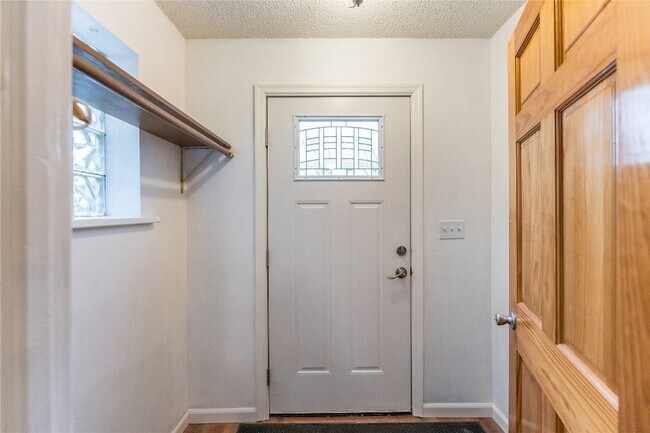 Building Photo - 9578 Vestal Pkwy W