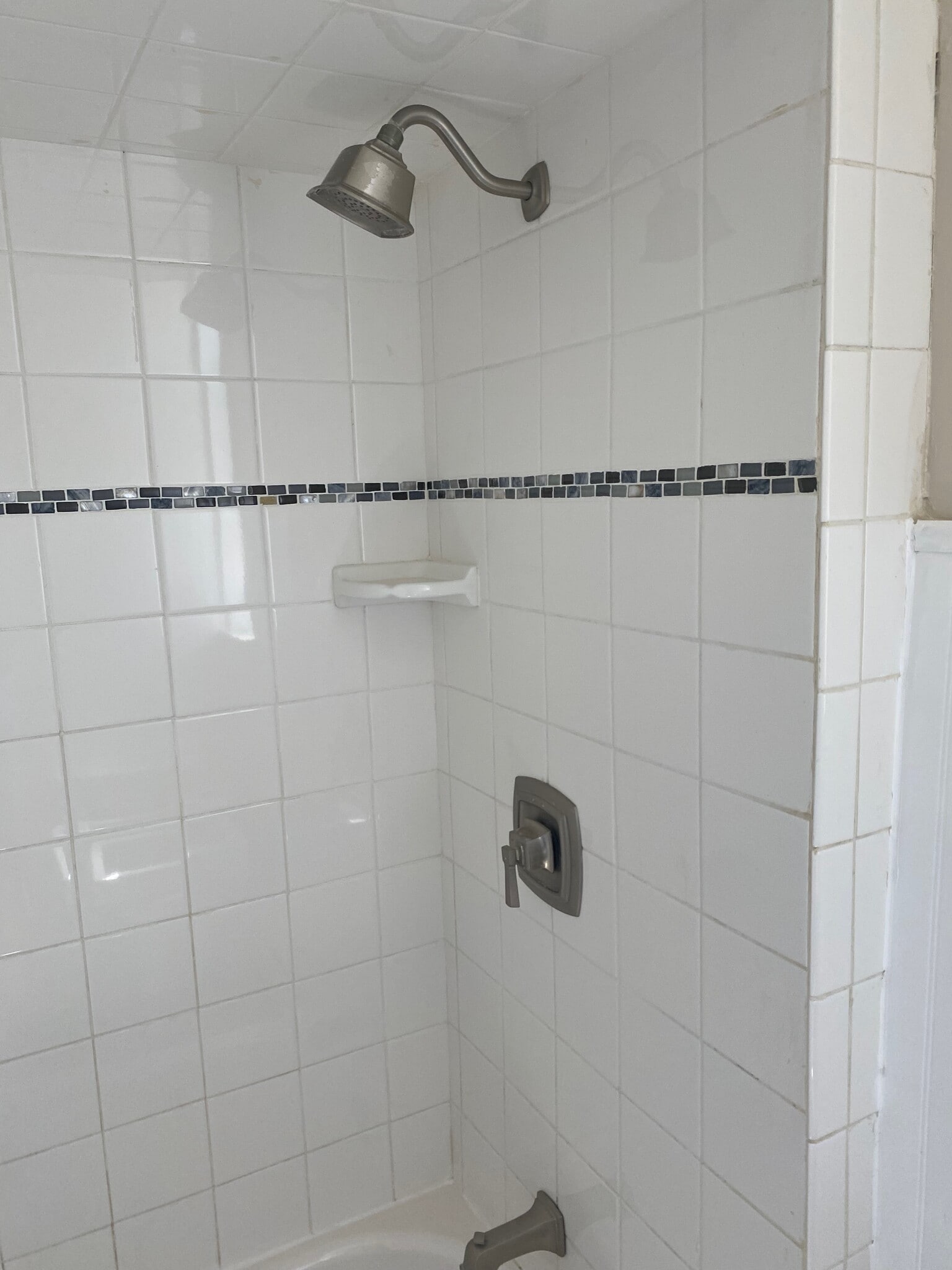 Bath/Shower - 544 Broad St
