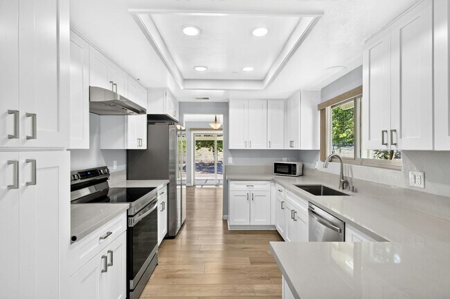 Building Photo - 28147 Queensbridge Rd