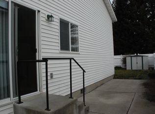 Building Photo - 4 bed 2 bath multi-level in Central CDA ( new carpet)