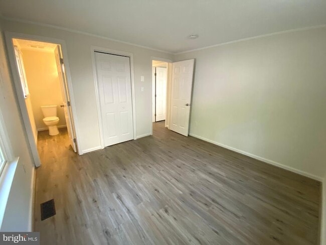 Building Photo - 611 Yorktown Blvd