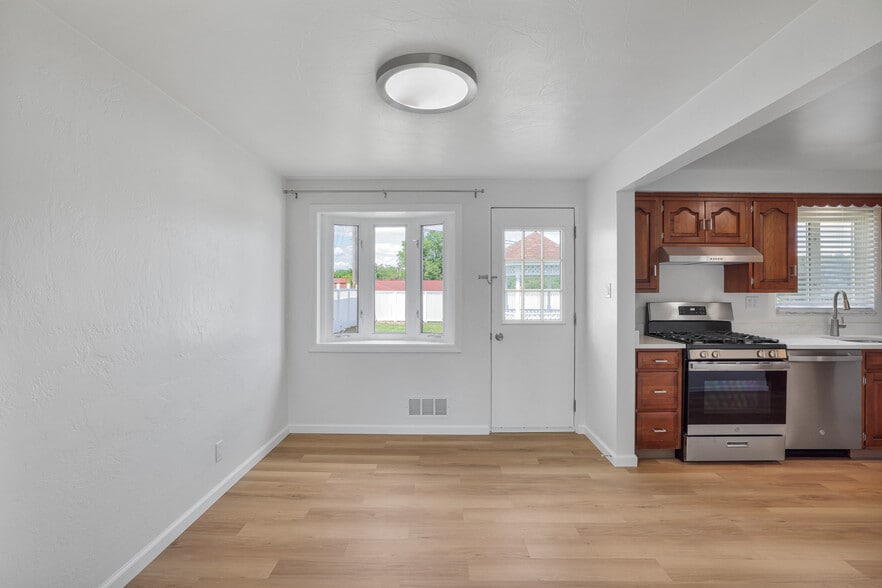 Dining Room - 1755 Elderslee Rd