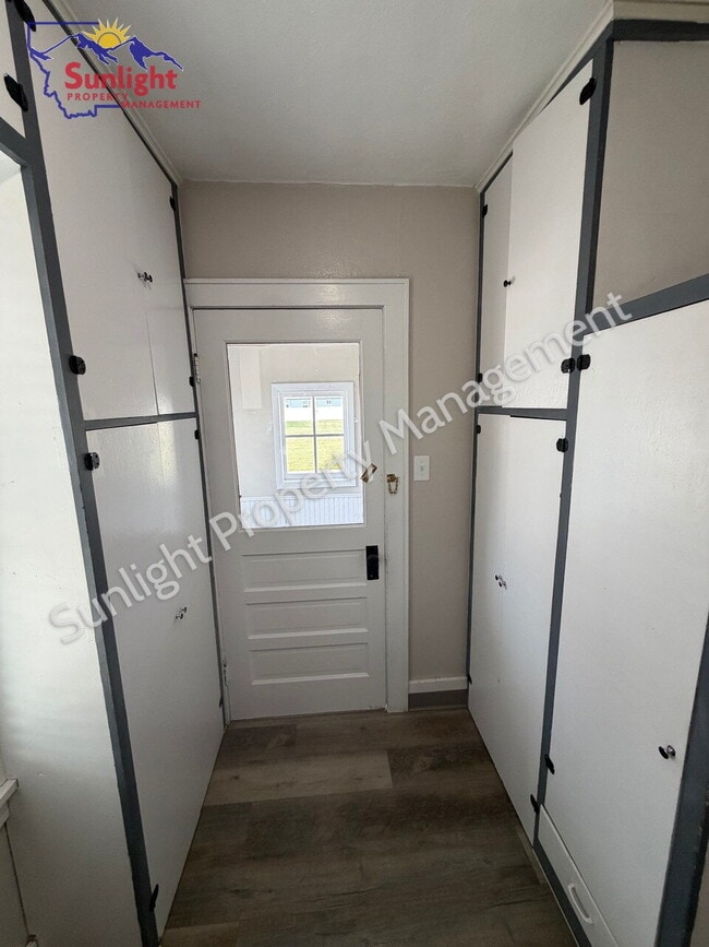 Building Photo - 2 Bed, 1 Bath Home with Detached Garage, Fenced Yard, and Built-In Storage