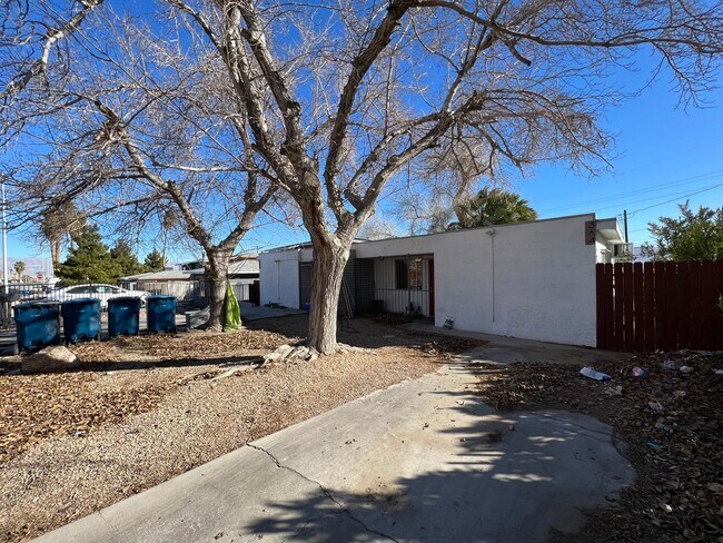 Primary Photo - Rent Ready GATED 1BD/1BA. FRESH PAINT & ST...