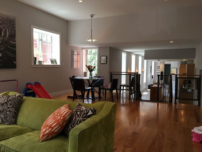 Building Photo - 116 S 20th St