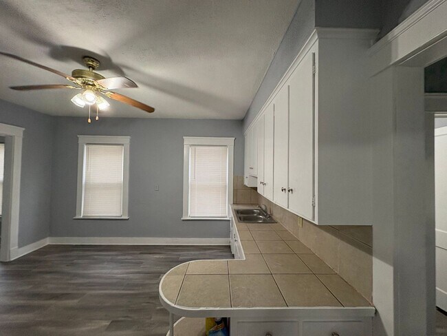 Building Photo - 15624 Halliday Ave