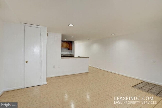 Building Photo - 2025 Flagler Pl NW