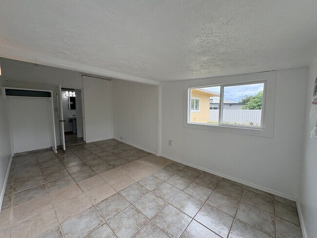 Building Photo - Rare 5 bedroom, 3 bath PET FRIENDLY HOUSE in KAILUA!