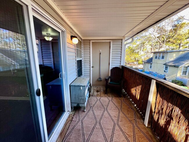 Building Photo - 2 bedroom 2 bathroom condo blocks from the Virginia Beach Oceanfront.