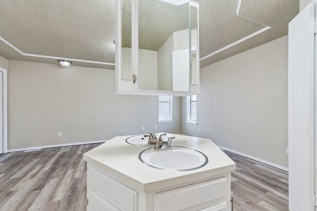 Building Photo - newly renovated 3 bed house in NW OKC