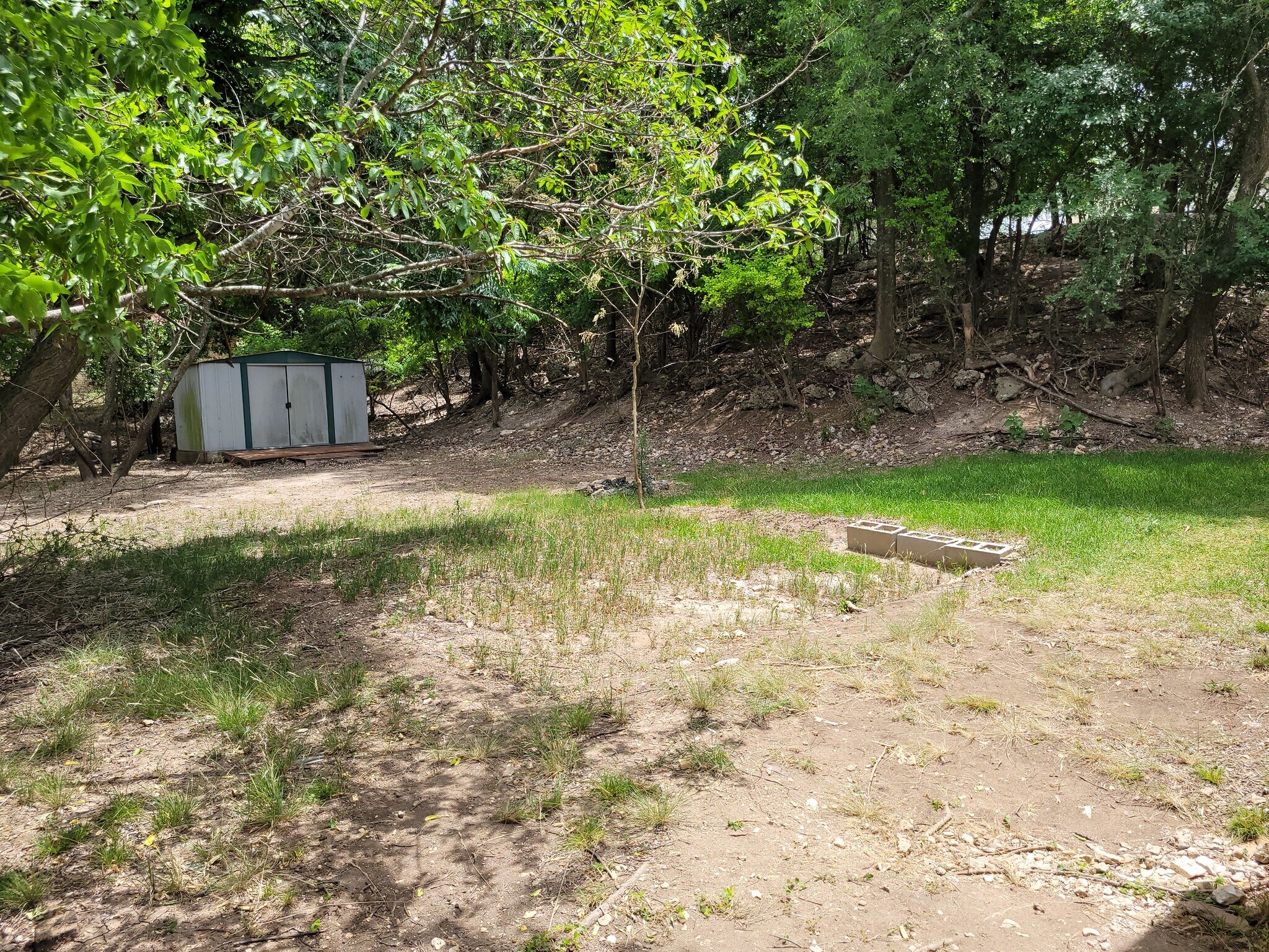 Building Photo - 1201 Bluff Dr