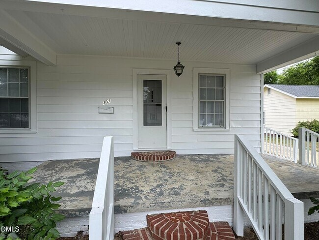 Building Photo - 307 E F St