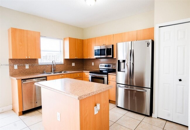 Building Photo - 1517 SE 31st Ct