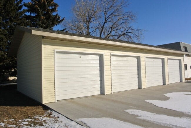Building Photo - 1735 3rd St SE