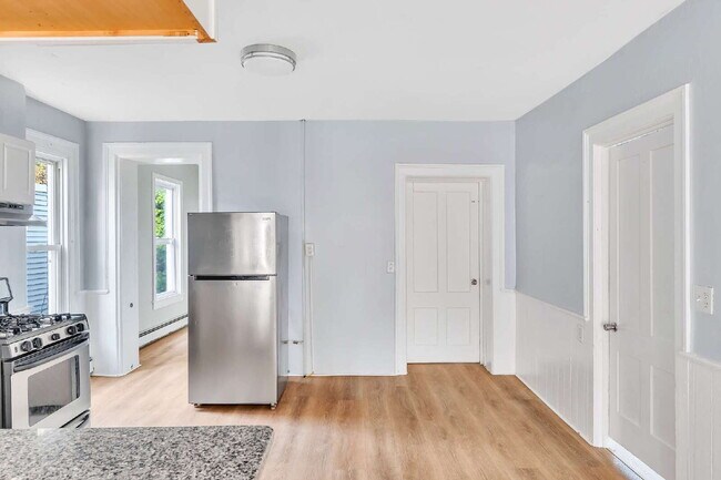 Building Photo - "Charming 3-Bed Oasis at 57 1/2 Saratoga Ave – Spacious 1250 Sq Ft in Waterford, NY!"