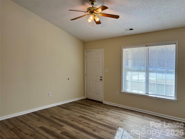 Building Photo - 521 Cedar Spring Dr