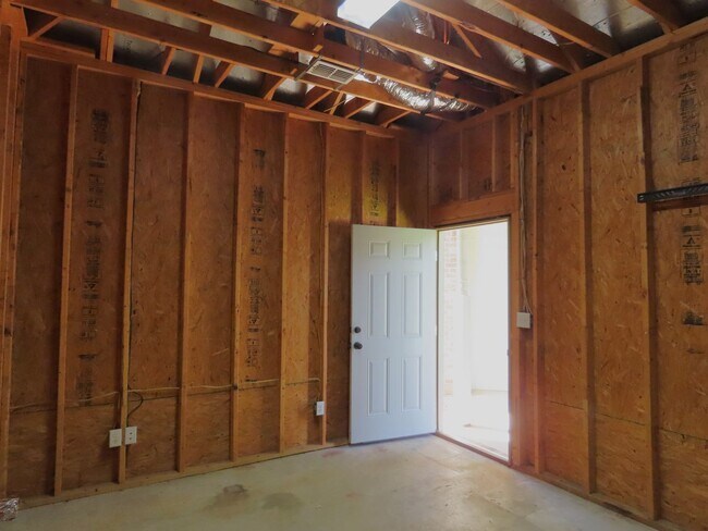 Building Photo - Extraordinary 3 Bedroom, 2 Bath Home in Southeast Tyler! Coming Soon!