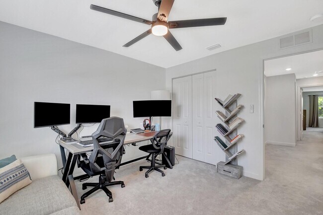 Building Photo - 4375 Hammock Grove Dr